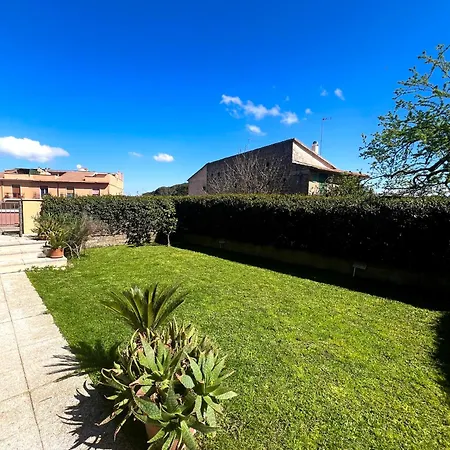 Tra Il Borgo E Il *
